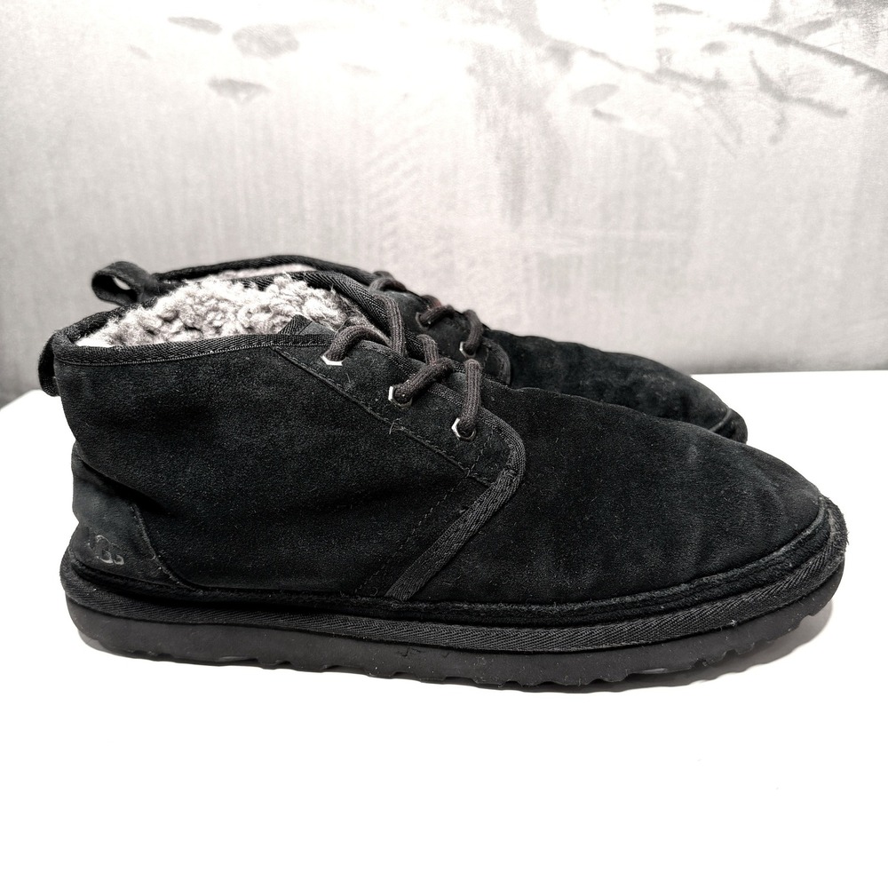 UGG Neumel Chukka Boots Mens 10 Black Suede Sheepskin Lined Lace Up Cozy Cabin